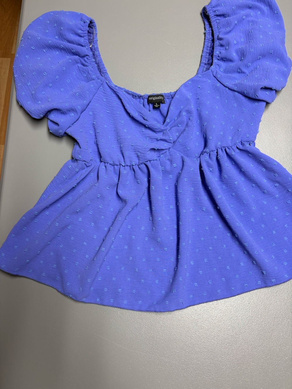 Originality clip-dot textured top